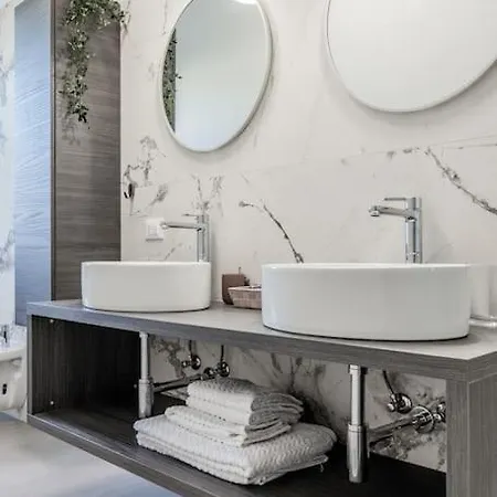 Chez Monique Oleggio Castello