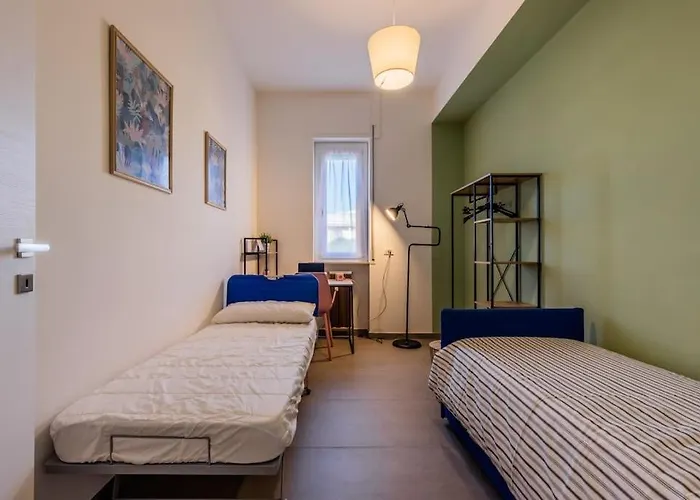 Chez Monique Daire *